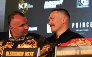 Александр Усик рассказал, следует ли забрать у Фьюри пояс WBC из-за боя с Нганну