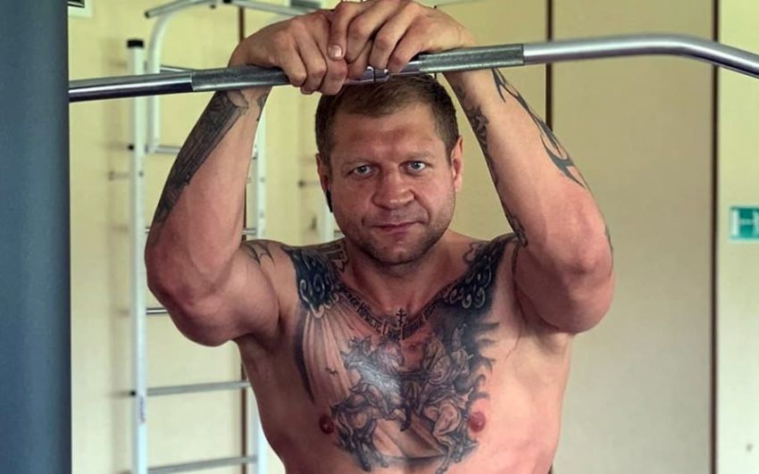 Александр Емельяненко придумал упражнение для защиты от хулиганов