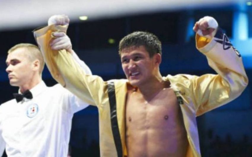 Асхат Уалиханов и Сагадат Рахманкулов подписали контракт с Top Rank