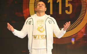 Александр Емельяненко остановил Вирджила Цвикера