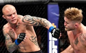 Энтони Смит сломал руку во время боя с Густафссоном на UFC Fight Night 153