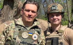 Иван Редкач высмеял Усика за визит на передовую: "Этот клоун умеет пользоваться оружием?"