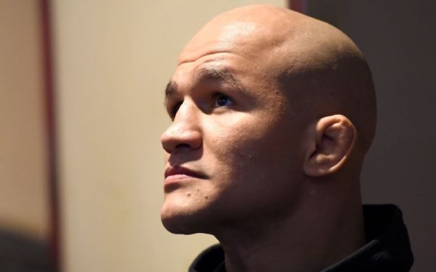 Джуниор Дос Сантос: "Деррик Льюис слишком много болтает"
