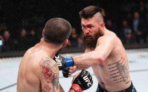 Видео боя Мэтт Браун – Брайан Барбарена UFC on ESPN 33