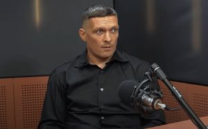 "Не только россияне": Усик рассказал, кто предлагал ему сменить гражданство