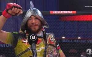 Хуан Арчулета победил Патрика Микса на Bellator 246, завоевав титул в легчайшем весе