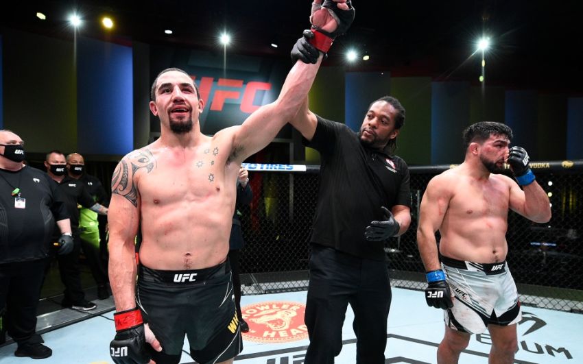 Гастелум объяснил, каким образом Уиттакер может победить Адесанью на UFC 271