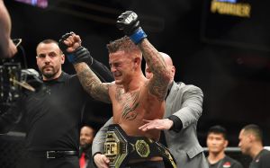 Дастин Порье продаст экипировку с UFC 242, чтобы помочь людям из Уганды