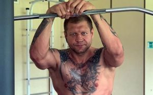 Александр Емельяненко придумал упражнение для защиты от хулиганов