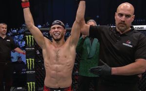 Мухаммад Мокаев засабмитил Малкольма Гордона в третьем раунде на UFC 280