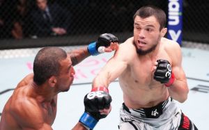 Видео боя Умар Нурмагомедов - Раони Барселос UFC Fight Night 217