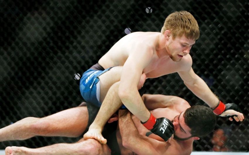 Бонусы турнира UFC on ESPN 7: Алистар Оверим - Жоарзиньо Розенштруйк