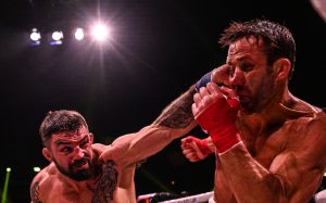 Майк Перри остановил Люка Рокхолда во втором раунде на BKFC 41