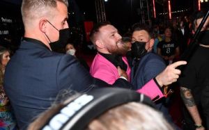 Тарвер раскритиковал МакГрегора за потасовку с Machine Gun Kelly: "Я не знаю, почему его неуважительную задницу так долго не могут посадить в тюрьму"