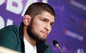На Хабиба Нурмагомедова напал фанат: видео