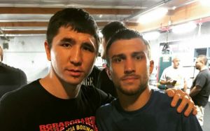 Василий Ломаченко и казахский боксер первого среднего веса Мадияр Ашкеев