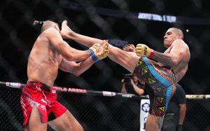 Алекс Перейра вырубил Иржи Прохазку в реванше на UFC 303
