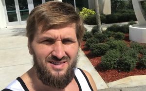 Виталий Минаков сделал заявление после поражения от Чейка Конго