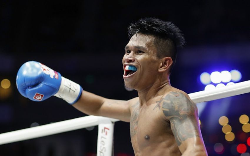 Джон Казимеро остановил Золани Тете в 3-ем раунде, став новым чемпионом WBO в легчайшем весе