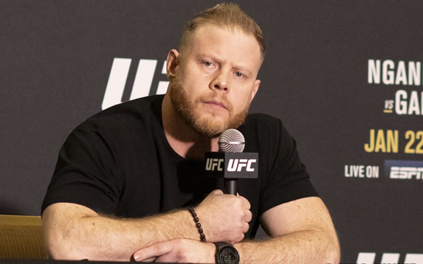Тренер Шона Стриклэнда требует уволить судью UFC