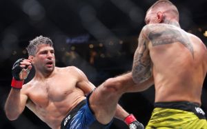 Видео боя Бенеил Дариуш – Ренато Мойкано UFC 317