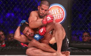 Бой Ноада Лахата и Генри Корралеса добавлен в кард Bellator 182 