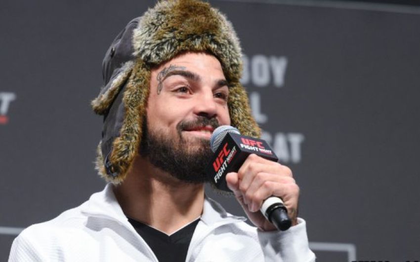 Джон Джонс поделился с Майком Перри секретом успеха в MMA