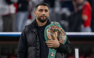 Агит Кабайел: "Многие говорят, что Усик боится драться со мной"
