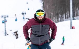 Магомед Исмаилов встал на сноуборд: "Это очень похоже на жизнь – ты все время падаешь"