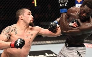 Роберт Уиттакер одержал уверенную победу над Джаредом Каннонье на UFC 254