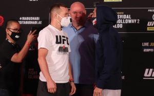 Видео боя Петр Ян - Жозе Альдо UFC 251