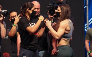 Видео боя Сара Макманн - Джулианна Пенья UFC 257