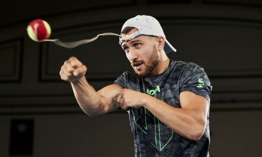 Василий Ломаченко выложил видео своих тренировок