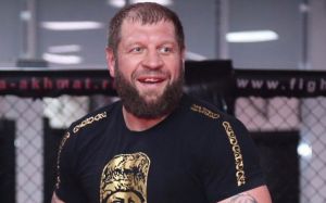 Александр Емельяненко делает свой прогноз на бой Нурмагомедов - Макгрегор