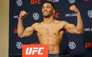 Видео взвешивания участников турнира UFC on FOX 31: Кевин Ли - Эл Яквинта