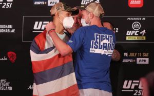 Видео боя Мартин Дэй - Дэйви Грант UFC 251