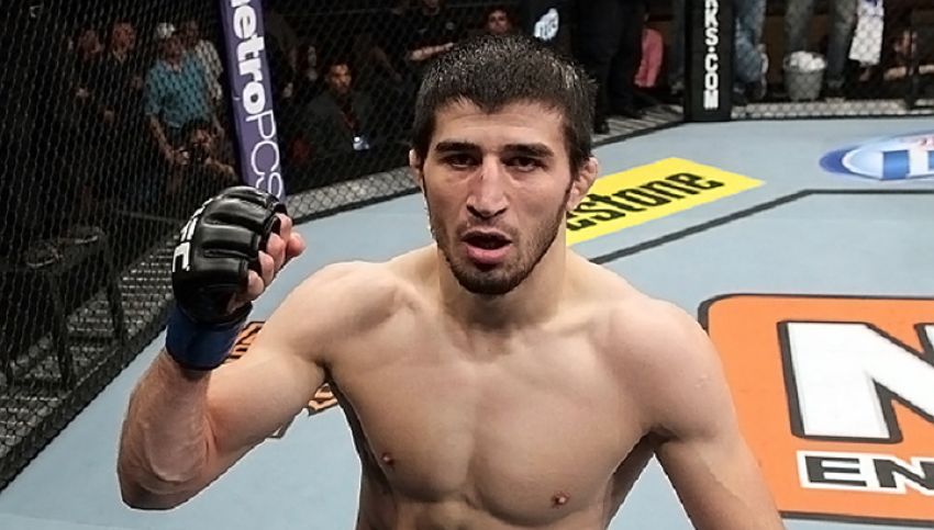 Рустам Хабилов победил Каяна Джонсона на UFC Fight Night Moscow