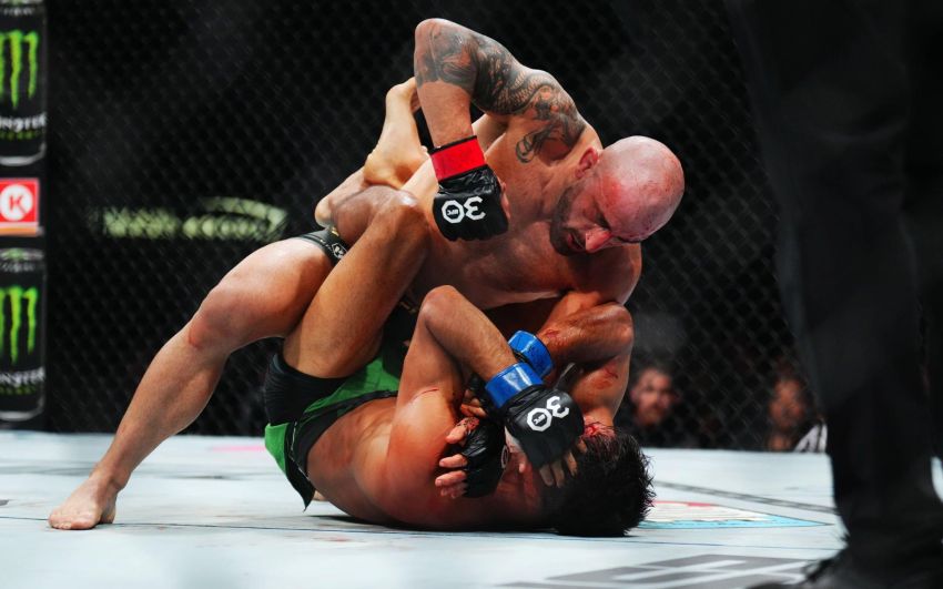 Алекс Волкановски уверенно разобрался с Яиром Родригесом на UFC 290