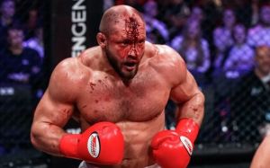"Бой не дойдет до третьего раунда". Штырков поделился прогнозом на дебют Шары Буллета в UFC