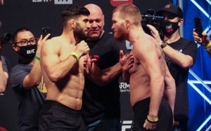 Видео боя Арман Царукян - Мэтт Фревола UFC 257