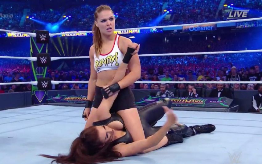 Ронда Роузи успешно дебютировала в рестлинге на шоу WrestleMania 34