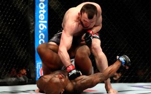 Муслим Салихов и Мовсар Евлоев выступят на турнире UFC в Сингапуре