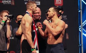 Видео боя Майкл Чендлер - Дэн Хукер UFC 257