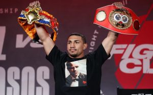 Теофимо Лопес продлил контракт с Top Rank до 2023 года