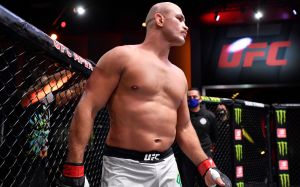 Дана Уайт обсудил будущее Джуниора Дос Сантоса в UFC