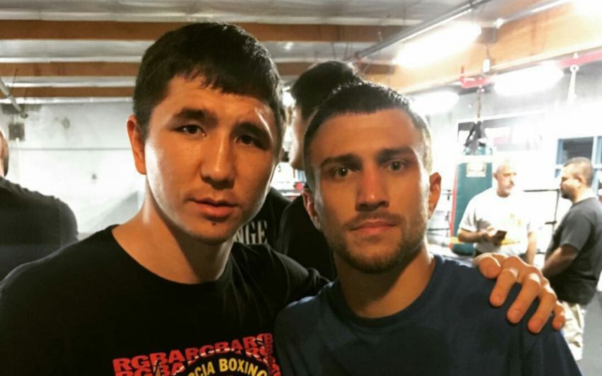 Василий Ломаченко и казахский боксер первого среднего веса Мадияр Ашкеев