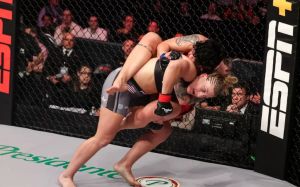 Кайла Харрисон "переборола" Лариссу Пачеко на турнире PFL 12