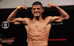 Бой Гилберт Бернс — Оливье Обин-Мерсье удален из карда турнира UFC on FOX 28