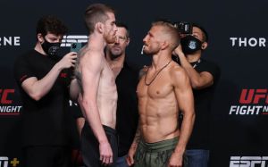 Видео боя Ти Джей Диллашоу - Кори Сандхаген UFC on ESPN 27