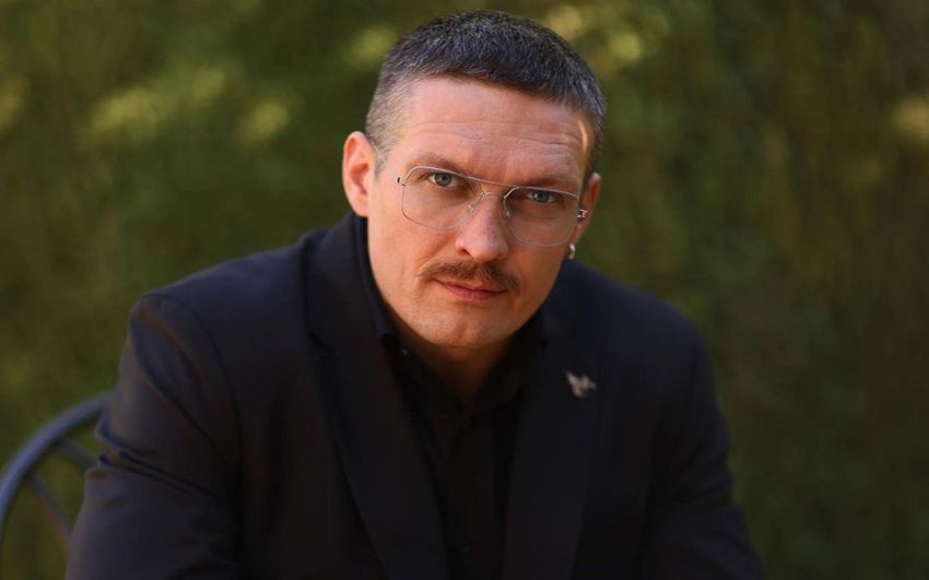 Александр Усик объяснил, почему не уходит из бокса, несмотря на просьбу матери
